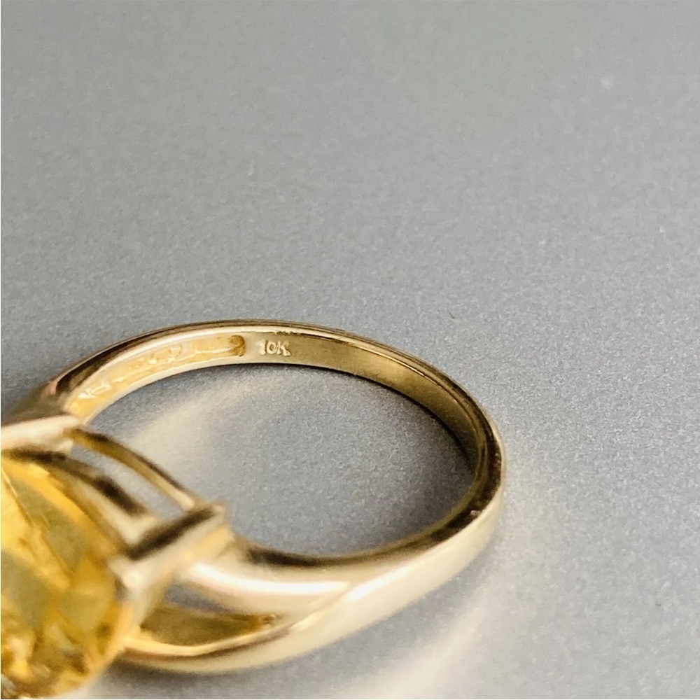 10k Gold Triangular Citrine Solitaire Cocktail Es… - image 4